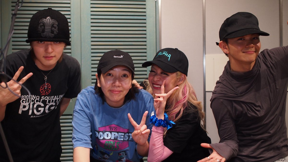 STARGLOWTHEBASE's tweet photo. #スタベース 放送中📻
🎵 Drivin' My Life /#STARGLOW 

溶ける様な
空気を冷ますコーラ

さてどこに行こうか？

 ・・皆さんの「夏」
　たくさん送っていただき
　　ありがとうございました🏖
https://t.co/VyOEgddNMh https://t.co/CZEBQeqhSW