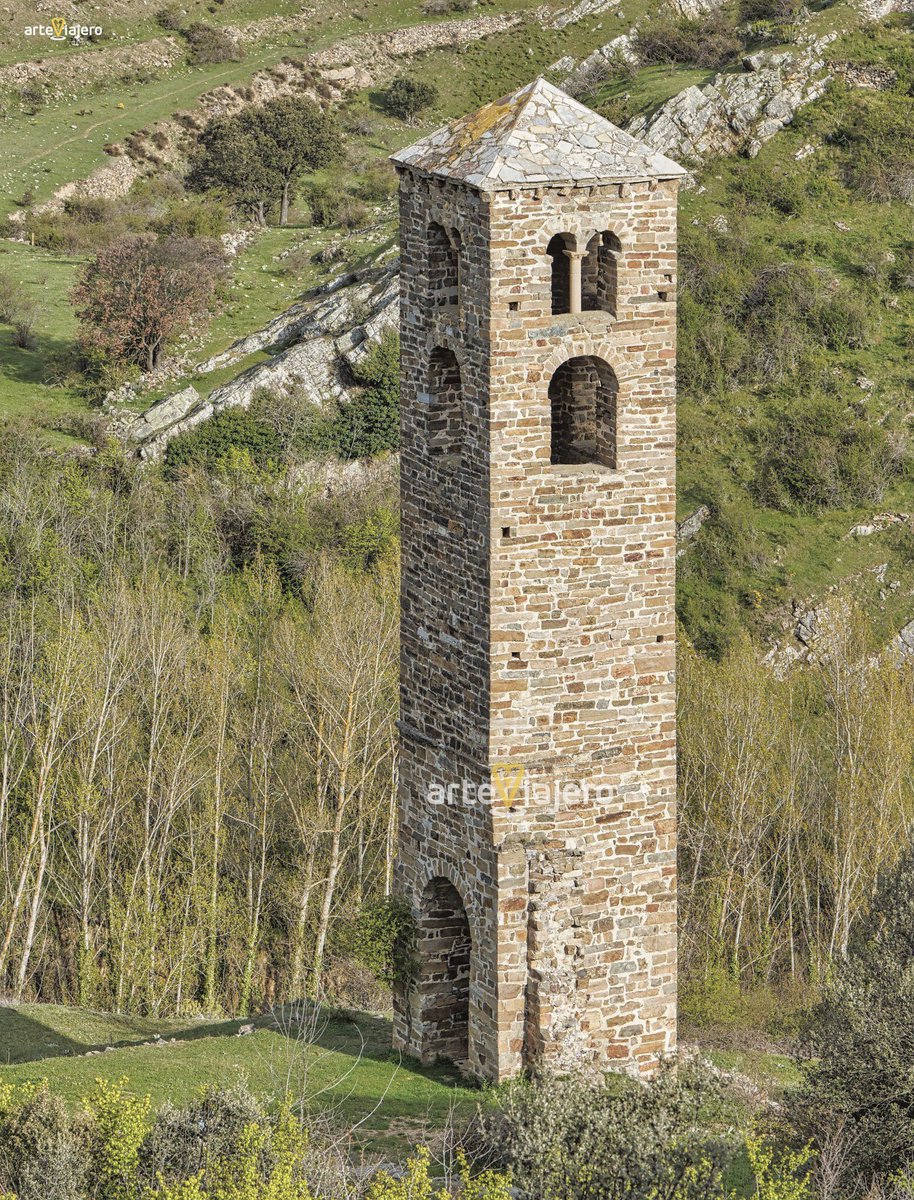 arteviajero_com's tweet photo. Esta increíble joya del románico de Soria parece más propia de tierras pirenaicas o lombardas.
Se trata de la torre de San Miguel (año 1146) de Yanguas, un pueblo repleto de encanto situado en la Comarca de Tierras Altas ⬇️⬇️⬇️
https://t.co/sWdmltcJIY
#FelizJueves #photography https://t.co/iB95tEdryw