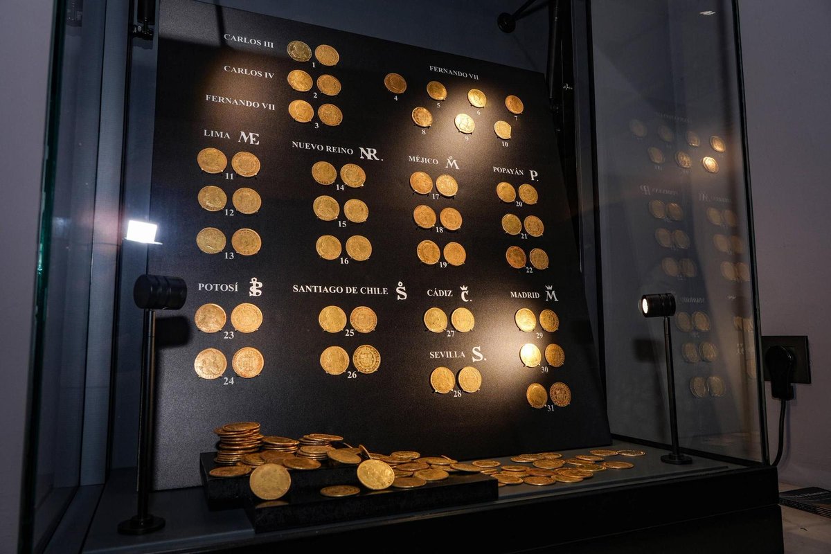 SdStendhal's tweet photo. 📍, 🚨.

2026 está siendo un año trágico para nuestro patrimonio.

En apenas cuatro meses, tres museos españoles han sufrido importantes robos de piezas de oro con un valor histórico y arqueológico incalculable.

1. 25 de abril: en Badajoz, desaparecieron 149 monedas de oro del Tesoro de Villanueva de la Serena.

2. 28 de julio: en Albacete, fueron robadas alrededor de 220 monedas de oro de distintas colecciones numismáticas.

3. 27 de agosto: en Villena, los ladrones han atacado el Tesoro de Villena, uno de los conjuntos de orfebrería prehistórica más importantes de Europa, con unos 3.000 años de antigüedad.

No es solo oro. Son fragmentos irremplazables de nuestra historia, y una vez perdido el patrimonio, no existe dinero en el mundo capaz de recuperarlo.

#ElsíndromedeStendhal #AprendeconStendhal #StendhalSyndrome #ViajaconStendhal