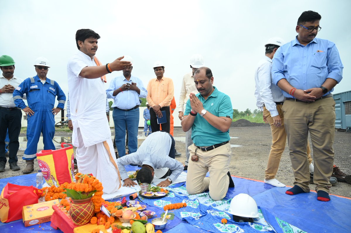 AshishAgarwal's tweet photo. Best Wishes to the team at Durgapur / Raniganj Asset as they continue the campaign for Fracking, Cementing and Drilling complex horizontal wells for Coal Bed Methane (CBM)

Having drilled more than 400 CBM wells alone, Seros has unparalleled integrated expertise in this sector & contributing to India’s growing gas production. 

Reviewing plans and timelines is important, but honestly, the best part of these visits is always the same: being on the ground, meeting the people who actually bring the project to life, and seeing their energy up close. There's a level of commitment and enthusiasm in that place that no report can capture.

With the right team in place and strong groundwork already underway, I'm excited about the scale up of this project.

#TeamSeros #CBM