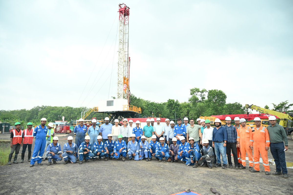 AshishAgarwal's tweet photo. Best Wishes to the team at Durgapur / Raniganj Asset as they continue the campaign for Fracking, Cementing and Drilling complex horizontal wells for Coal Bed Methane (CBM)

Having drilled more than 400 CBM wells alone, Seros has unparalleled integrated expertise in this sector & contributing to India’s growing gas production. 

Reviewing plans and timelines is important, but honestly, the best part of these visits is always the same: being on the ground, meeting the people who actually bring the project to life, and seeing their energy up close. There's a level of commitment and enthusiasm in that place that no report can capture.

With the right team in place and strong groundwork already underway, I'm excited about the scale up of this project.

#TeamSeros #CBM