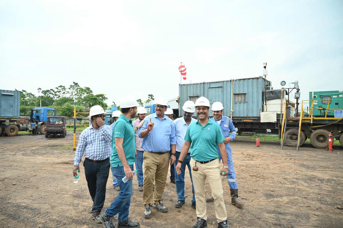 AshishAgarwal's tweet photo. Best Wishes to the team at Durgapur / Raniganj Asset as they continue the campaign for Fracking, Cementing and Drilling complex horizontal wells for Coal Bed Methane (CBM)

Having drilled more than 400 CBM wells alone, Seros has unparalleled integrated expertise in this sector & contributing to India’s growing gas production. 

Reviewing plans and timelines is important, but honestly, the best part of these visits is always the same: being on the ground, meeting the people who actually bring the project to life, and seeing their energy up close. There's a level of commitment and enthusiasm in that place that no report can capture.

With the right team in place and strong groundwork already underway, I'm excited about the scale up of this project.

#TeamSeros #CBM