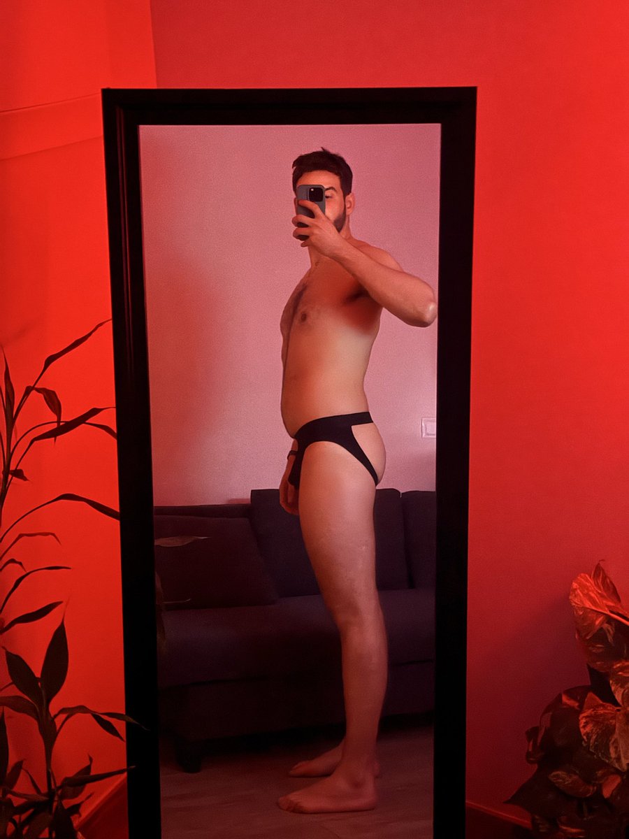 maximadridd's tweet photo. Tengo tiempo sin sexo, no consigo ningún activo pollón que quiera follarme. 
Algún voluntario en Madrid? 🤤 https://t.co/itVdr7hCua