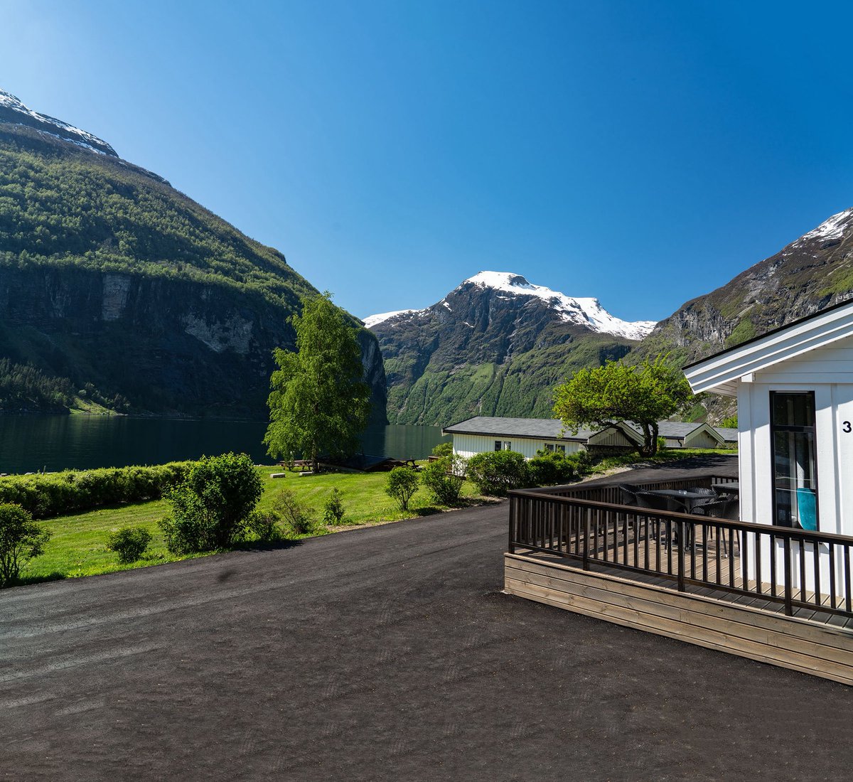 saudis_n_world's tweet photo. 🏡 السكن في مدينة جيرانجير - النرويج | Geiranger 🇳🇴

📍Geirangerfjorden Feriesenter

أكواخ نظيفة ومريحة وغرف فندقية وموقع رائع على مضيق جيرانجير مباشرة 🌊

- إطلالات على قرية جيرانجير وشلالات الأخوات السبع | Seven Sisters 💦

تجربة جميلة وموقع مميز قريب من الطبيعة والمضيق ❤️

— للحجز👇🏻
https://t.co/uAo4yyiORu
.