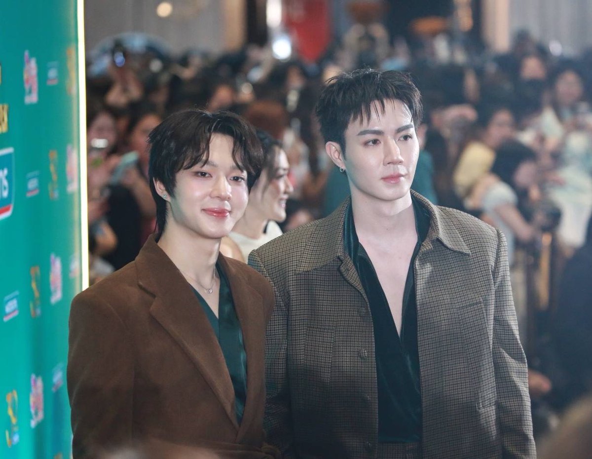 twavebyku's tweet photo. “ซี - นุนิว” ร่วมเดิน Gold Carpet ในงาน “WATSONS 30TH ANNIVERSARY CELEBRATION DAY”🎉

 ZEENUNEW X WATSONS 30TH
#WatsonsxZeeNunew 
#30thanniversarywatsonsth
#ZeePruk #NuNew 
#ZeeNuNew #ซีนุนิว https://t.co/4wSnbs69E5