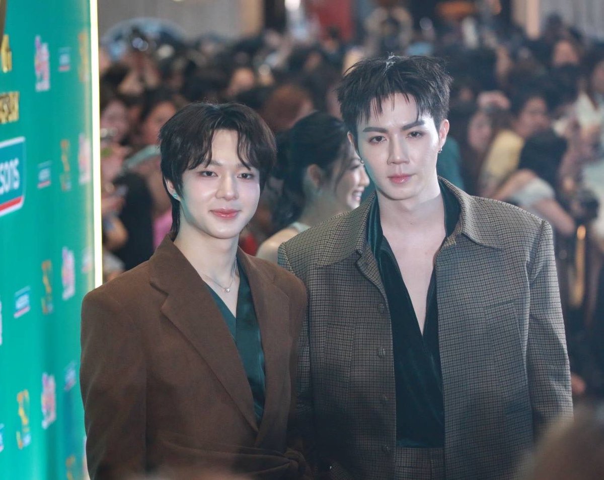 twavebyku's tweet photo. “ซี - นุนิว” ร่วมเดิน Gold Carpet ในงาน “WATSONS 30TH ANNIVERSARY CELEBRATION DAY”🎉

 ZEENUNEW X WATSONS 30TH
#WatsonsxZeeNunew 
#30thanniversarywatsonsth
#ZeePruk #NuNew 
#ZeeNuNew #ซีนุนิว https://t.co/4wSnbs69E5