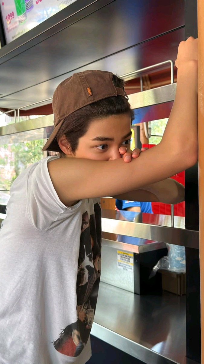 ohneok's tweet photo. te pag nahanap mo sayo na yang burger mo https://t.co/uv3QHuhF46