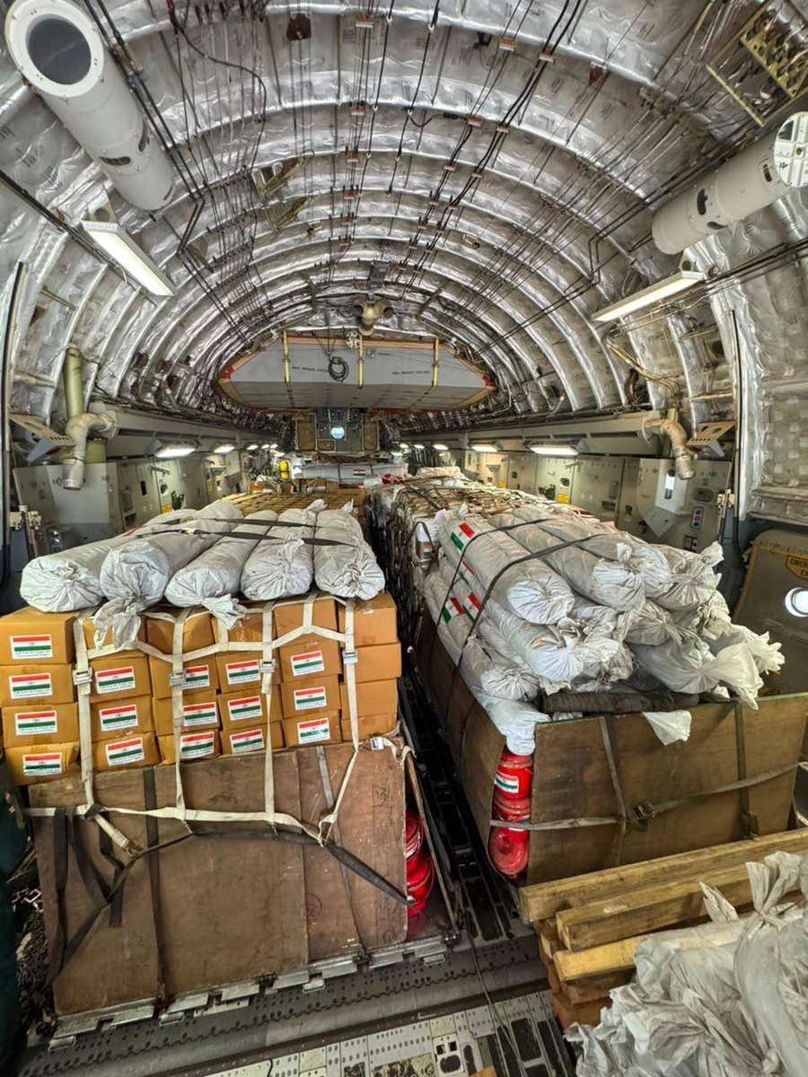 romiyoashi84898's tweet photo. Continuing the relief effort in Nepal.
Another Indian Air Force C-17 aircraft took off carrying 37.5 tonnes of relief supplies including medicines and food items.
#Nepal #HADR #HADROps #IndiaNepal #NeighbourhoodFirst https://t.co/aiMXzOmEu1