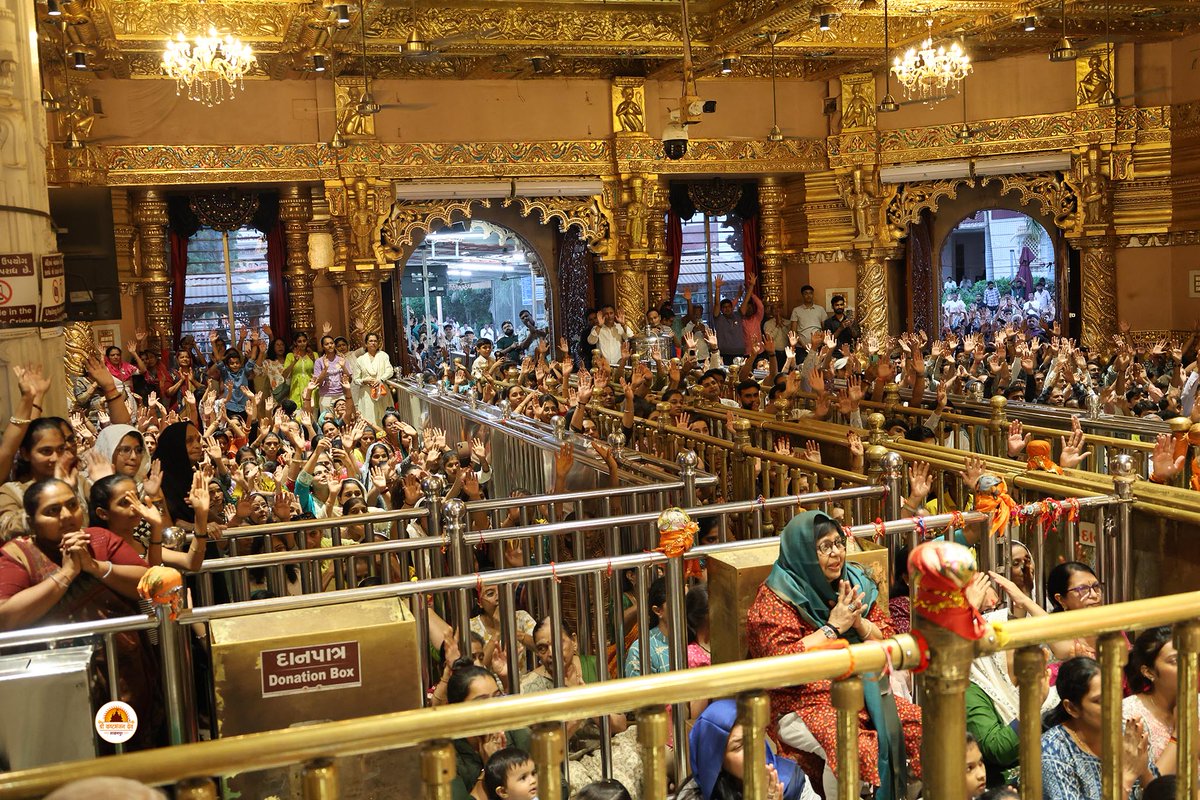 kashtbhanjandev's tweet photo. Sandhya Aarti Darshan Salangpur Date 27-08-2026
પવિત્ર શ્રાવણ માસ રક્ષાબંધન પર્વે શ્રીકષ્ટભંજનદેવ દાદાને  દિવ્ય વાઘા અને "મારા દાદાને મારી રાખડી" સાથે દેશ-વિદેશની હજારો બહેનો-દીકરીઓ દ્વારા મોકલાયેલી રાખડીઓથી દાદાના સિંહસને રાખડીઓનો દિવ્ય શણગાર
https://t.co/3qP0lxENuX https://t.co/KT2dANids4