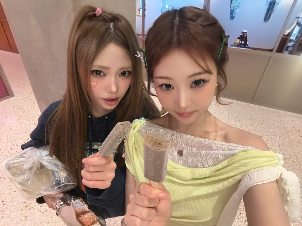 heart_of_woman's tweet photo. [H.O.W LOG 📸]

This is 호지차 아이스크림🫖🍦

#HEARTOFWOMAN #하트오브우먼 #HOW 
#LIRI #CHAEI https://t.co/dLa97G0XQx