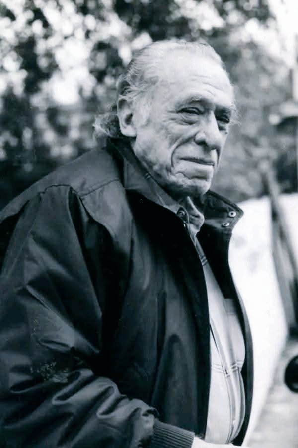 vanmutoka1's tweet photo. «Il est sage pour une personne intelligente de parfois dissimuler son intelligence, afin de rester en paix avec ceux dont le retard est incurable.» 
➖️ Charles Bukowski https://t.co/N0C9Rw9onJ