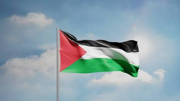Shambles151's tweet photo. The Palestinian Flag is not the flag of any State that the UK is at war with.  

Nor is it the flag of any organisation proscribed by the UK Govt.  

Please RT this until every 'jobsworth' &amp; steward is made aware of this fact. https://t.co/AFDHHS5SCa