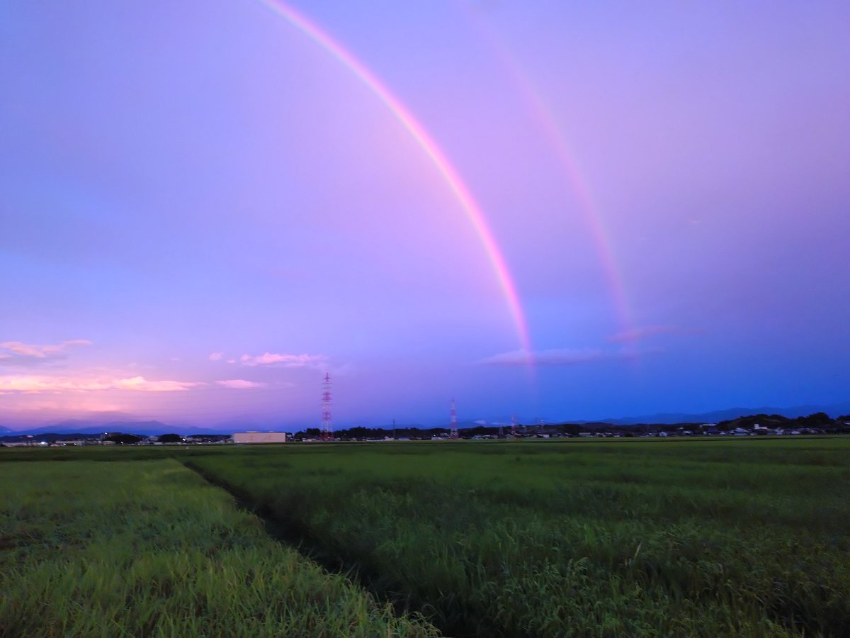 sae_pyon_'s tweet photo. 雨が上がって、なんかさっきまでのが嘘のよう…
空の色も綺麗だし、虹が2本ある。
#ヨリミチトソラ https://t.co/OwnFfR8Cvo