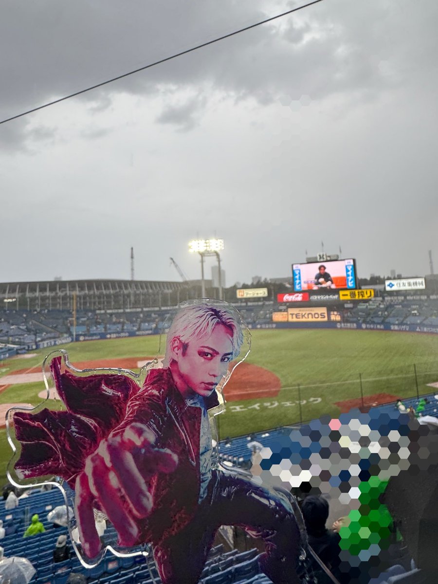 _7mp_info_fc's tweet photo. は神宮球場に⚾️
雨止んでー！！！
よこぴ始球式がんばれ💜

#マイナビ #IMP.
#基俊介 #横原悠毅 #椿泰我 https://t.co/LeteEvjSN4