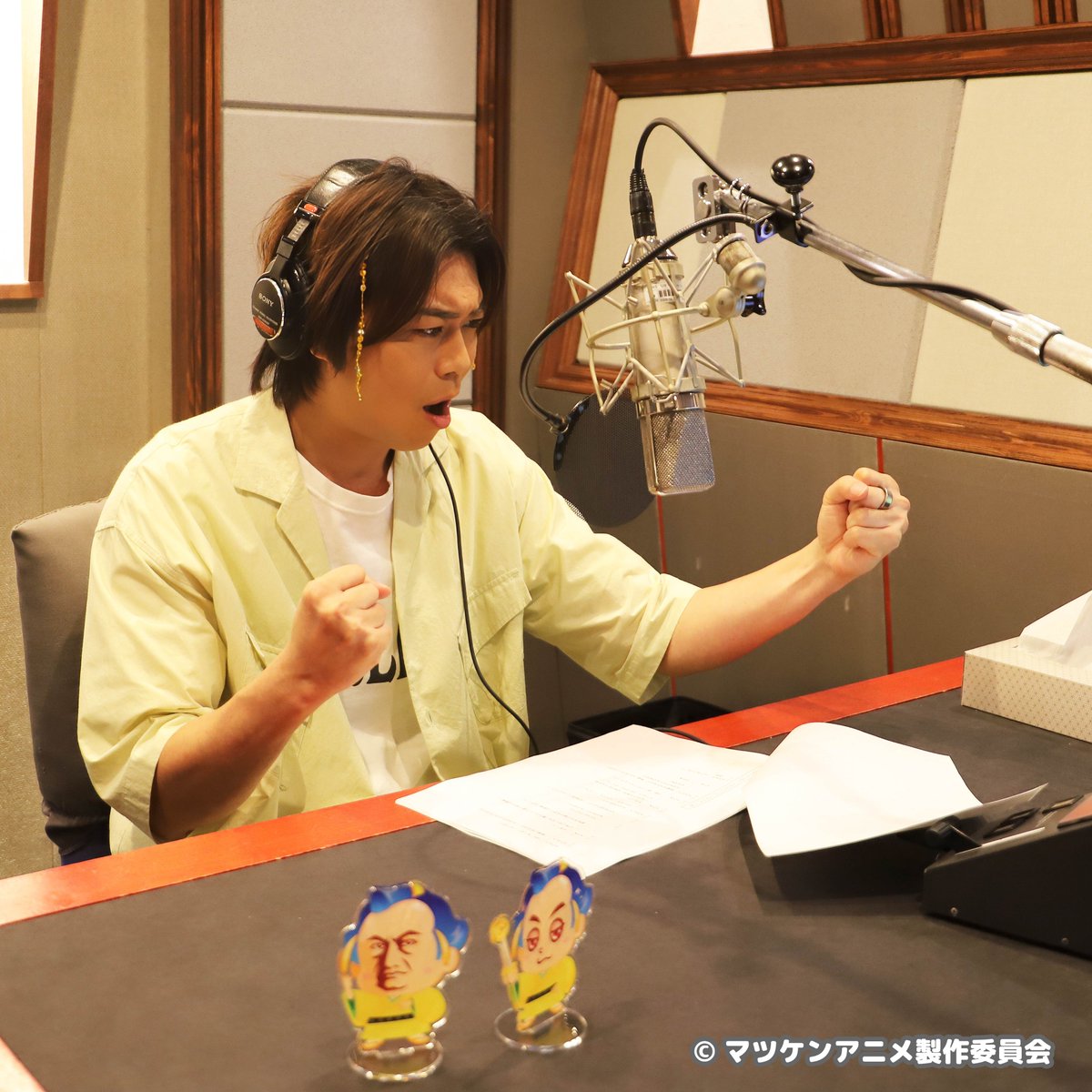 matsuken_anime's tweet photo. 📣今日15:00ごろ配信スタート！
#マツケンアニメ
〜これ成敗してもいいですか？〜

本日は、キャストお二人の収録の様子をご紹介！✨
お二人が演じるキャラについても乞うご期待です！

🐶マツ犬 役：#上坂すみれ さん
👥その他多彩なキャラ=モヤモヤの民 役：#浪川大輔 さん

この後の配信ぜひお楽しみに！
👇YouTubeチャンネルはこちら
https://t.co/s48GZjSFJU