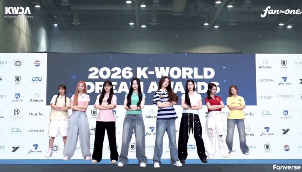 ini_Kayreumen's tweet photo. Hearts2Hearts arrives on the blue carpet at the 2026 K-pop World Dream Awards

#Hearts2Hearts https://t.co/E5qNcLjmx8
