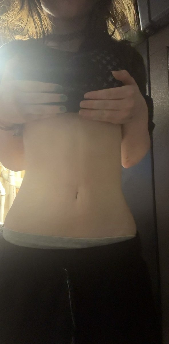 jinxskii's tweet photo. i need to eat less holy ew #bodycheck #edrtwt #edtwt #wl #averagespo #weightloss https://t.co/lEw4DFFDL0