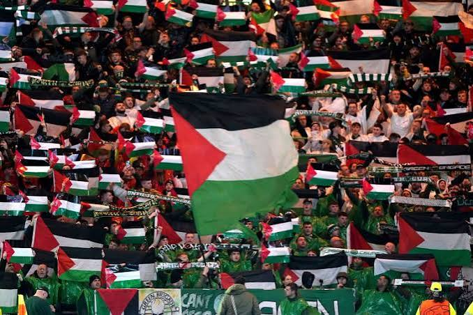 Shambles151's tweet photo. The Palestinian Flag is not the flag of any State that the UK is at war with.  

Nor is it the flag of any organisation proscribed by the UK Govt.  

Please RT this until every 'jobsworth' &amp; steward is made aware of this fact. https://t.co/AFDHHS5SCa