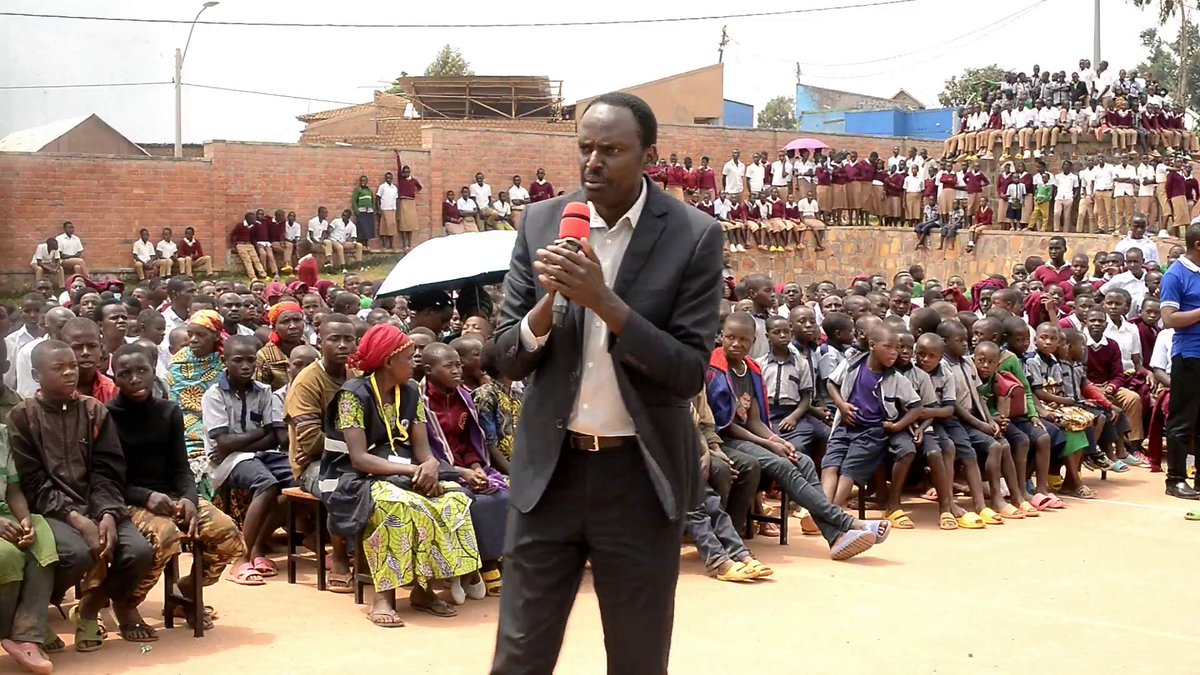 acfrwanda's tweet photo. Ubufatanye n'inzego bwite za Leta  bituma ubutumwa butangwa bugira ireme kandi bugatanga umusaruro. Dufatane urunana duharanira ejo heza hazaza h'umwana w'u Rwanda kuko ari we mbaraga zarwo. https://t.co/5lqg3J1OSl