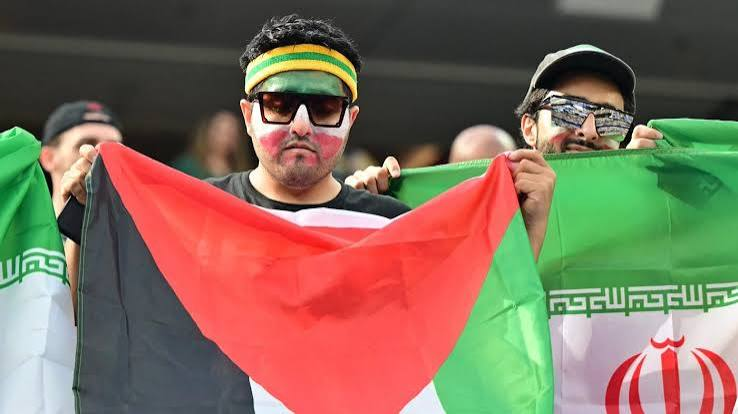 Shambles151's tweet photo. The Palestinian Flag is not the flag of any State that the UK is at war with.  

Nor is it the flag of any organisation proscribed by the UK Govt.  

Please RT this until every 'jobsworth' &amp; steward is made aware of this fact. https://t.co/AFDHHS5SCa