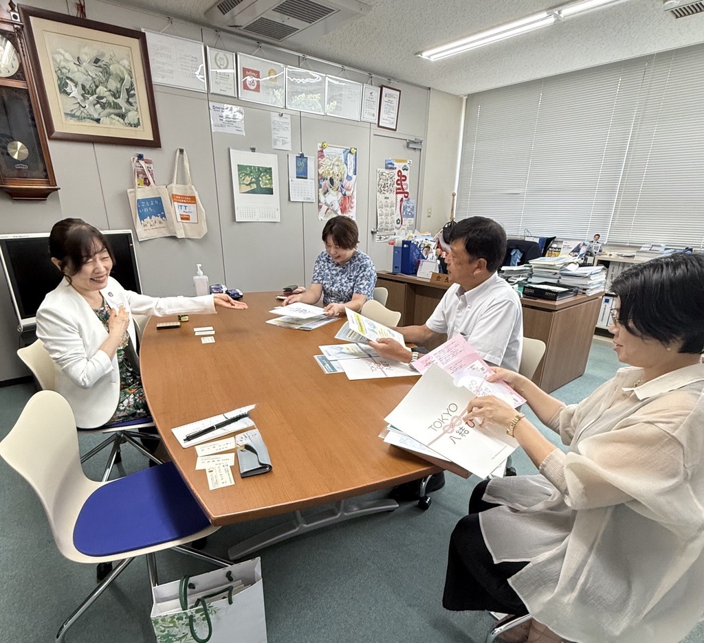 ChiefDiv_tokyo's tweet photo. 連合東京の皆さまと意見交換しました。女性活躍推進条例の検討に際しては、労働団体の立場か��、働く女性の実情や職場環境の課題等、様々な意見をいただきました。ひとり親家庭の状況、健診受診率など、現場の声を踏まえた活動を進められています
#東京都ひとり親支援センター　#はあと https://t.co/Wz3GHLhJNz