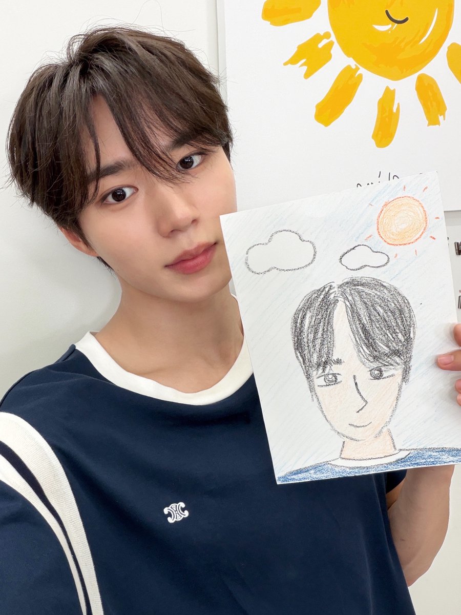 naegeux4's tweet photo. 팬이라면 한 눈에 알아본
그림 천재 알디원의 자화상!

<내그그그그>에서 직접 그린
세상에 하나뿐인 자화상을 공개합니다 🖍️

내그그그그 EP.1 
알파드라이브원 편 보러가기
👉🏻https://t.co/hVMxQhqAKB

#알파드라이브원 #ALPHADRIVEONE
#리오 #LEO #준서 #JUNSEO #아르노 #ARNO #안신 #ANXIN
#유병재 https://t.co/cD4YQ1jPHJ