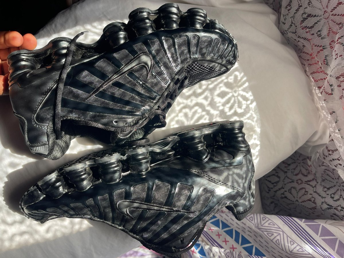 PatrickChisamb3's tweet photo. Tiguleni Nike shox readily available size UK7 .. 200 sau yokha 
0992902185 https://t.co/HGHiIvOV7N