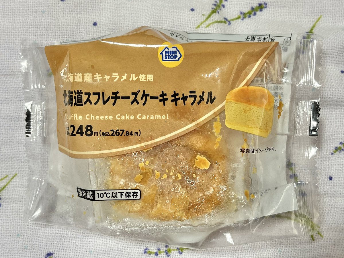 GoGoGOJOH2's tweet photo. No.1148
ミニストップ限定！
【 清水物産 北海道スフレチーズケーキ ｷｬﾗﾒﾙ 】

ふんわり軽い食感と甘さ控えめで口どけの良いチーズケーキです｡
ｷｬﾗﾒﾙの良い香り！
冷凍してアイスにするとなお美味しい｡

お取り寄せやふるさと納税の返礼品としても人気を集めています。 https://t.co/A2Qz7MPhPW
