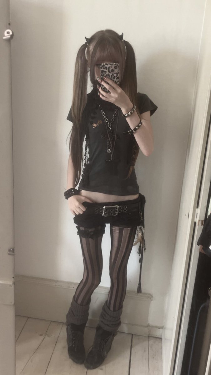 zzlilli's tweet photo. Outfit today! https://t.co/Cqm6Filxgg