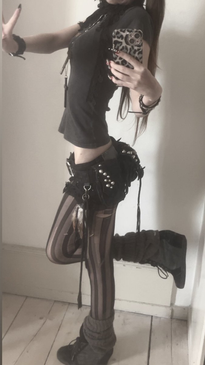 zzlilli's tweet photo. Outfit today! https://t.co/Cqm6Filxgg