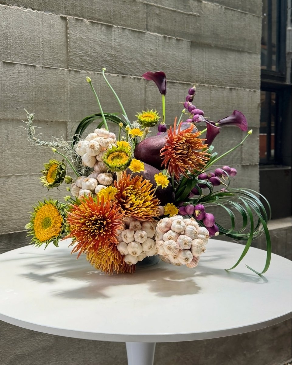 hommflower's tweet photo. Elevate your space.✨
Contact us~

For inquiries or order Contact us at 098 - 908 - 6544 Line OA: @hommflowermaison #Hommflowermaison  #Hommflower  #Flower  #ร้านดอกไม้  #ดอกไม้ https://t.co/yiMvlczLz7