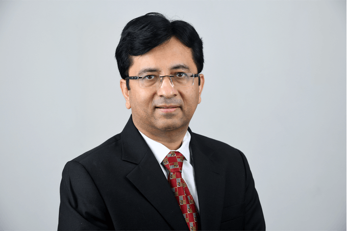 20kgup's tweet photo. Parag Parikh Flexi Cap vs. Large Cap: 

Are you holding the same fund twice? 

PPFAS has two funds managed by Rajeev Thakkar, both loaded with big Indian companies.

Sharing the breakdown of how they actually differ:

1. Investment Freedom

Flexi Cap: Can buy large, mid, or small https://t.co/T6lQ7XhTys