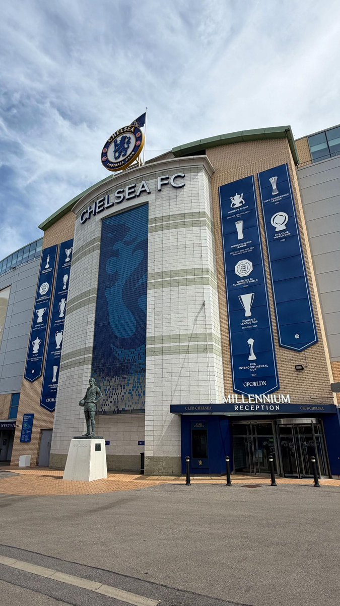 Atinter199's tweet photo. @_M_Glambert @cfcgate عاد ذكريات لندن بالصيف 

وميلانو التتويج الموسم الماضي 

💙💙💙💙🖤🖤🖤🖤🖤🤍🤍🤍🤍🤍 https://t.co/eVZlr3PsoM