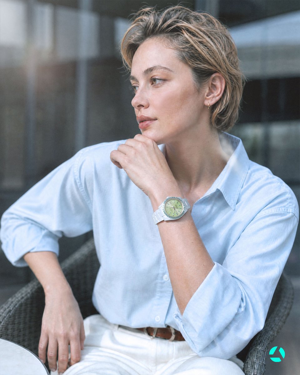 AET_Remould's tweet photo. EPOCH is built upon the pure foundation of second-generation HTP white ceramic. The pristine ceramic case and bracelet create an immaculate canvas, allowing the natural aquamarine bezel and moss green dial to become the focus of the composition. https://t.co/rXuSlFtZhu