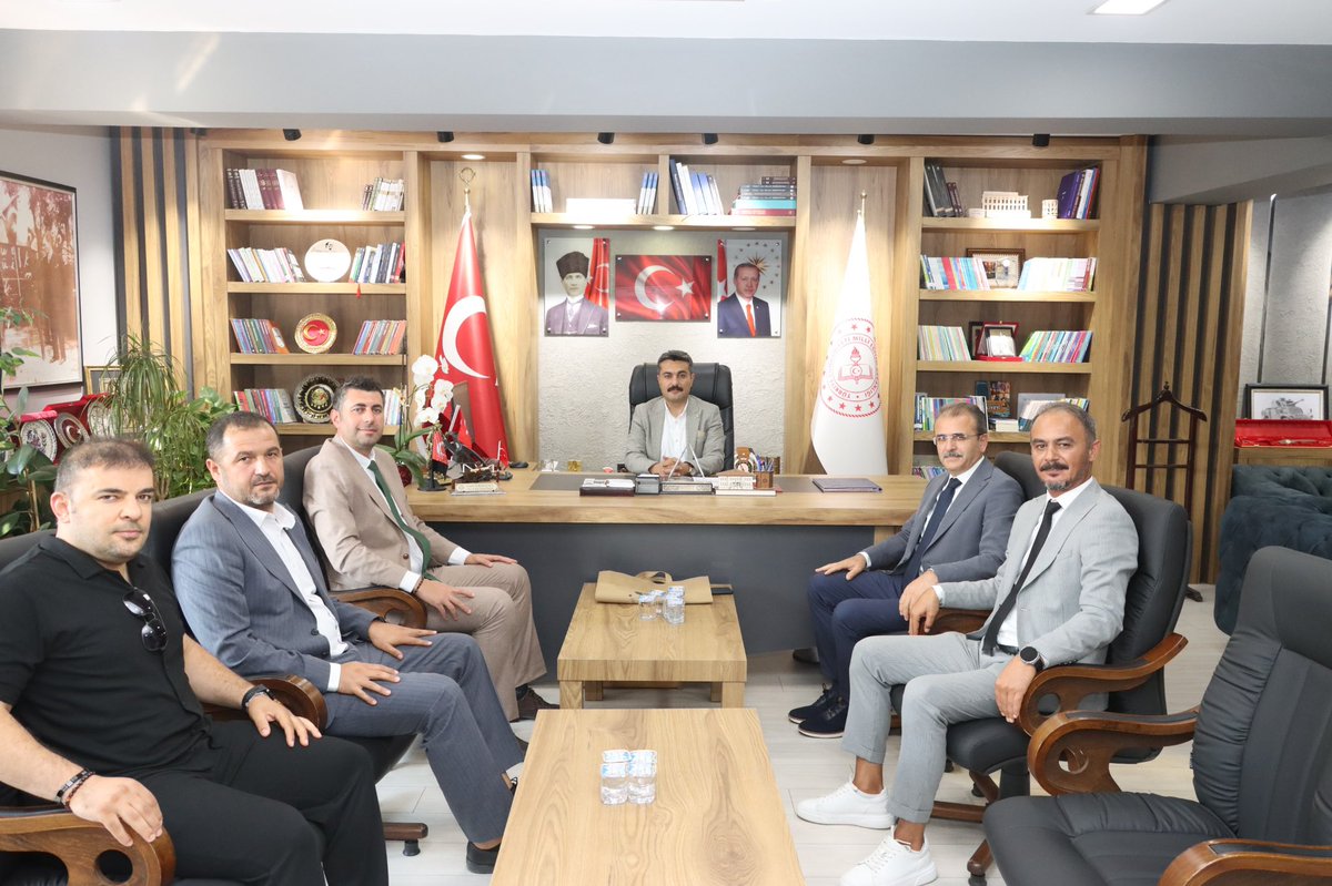 timuryilmaz76's tweet photo. Sivas ilimizde @anadoluaes Myk toplantımızı yaparak ,eğitim öğretim ile ilgili sorunları ve çözüm önerilerimizi görüşerek verimli bir toplantı gerçekleştirdik.
Anadolu Eğitim Sendikası olarak her zaman eğitim çalışanlarının yanında amasız fakatsız durmaya ve çalışmaya devam edeceğiz.
Cumhuriyet şehri Sivas.