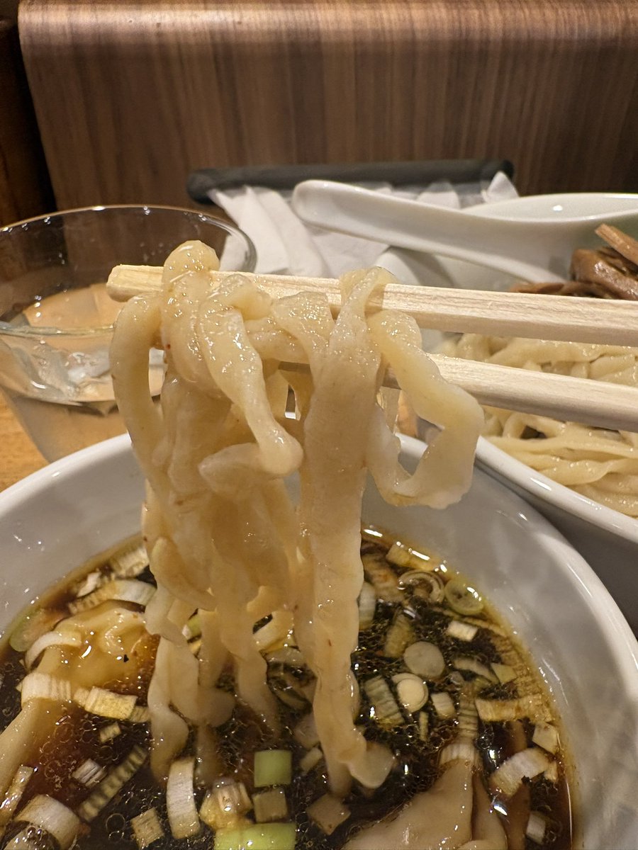 sobako0923's tweet photo. 8/27(木)#休日の夕食 #つけ麺 
#特製つけ麺 ¥1350+大盛¥150
#薑麺香房梅はら 
#立川市高松町 
#立川駅 
#立川北駅 https://t.co/RcqTkBIzsU