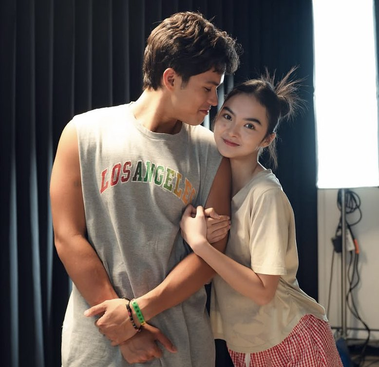325ickz's tweet photo. THE PIGTAILSSSSS OMG SHE LOOKS SO CUTEE https://t.co/DwXDD0MHBS