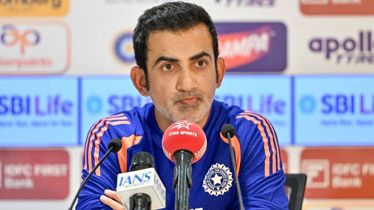KohlixCheeks's tweet photo. Our Test side had already gone clueless and uncertain about the WTC final when this clown took charge as coach. https://t.co/8gZfVFnCiK