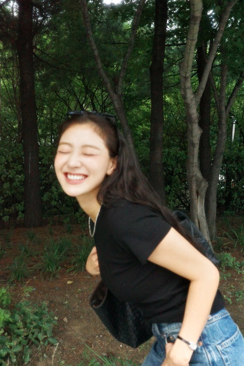 hyohyojihyo's tweet photo. on the same fucking day... d5 how are we holding on https://t.co/peMRA7kIxM