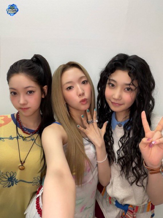 tiuuning's tweet photo. 260826 M countdown 트위터 #사키
핫걸 사촌언니옆 복머 푸들동구리 
#Saki #tuide #사키 #튜이드 https://t.co/QHb1T8nHTn