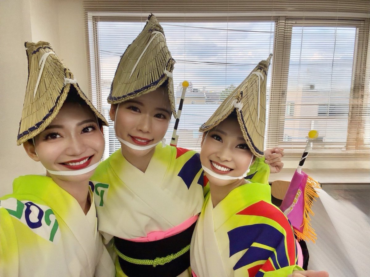 Momoka_alphas's tweet photo. 8月22日、23日に開催された南越谷阿波踊りにて、ゆうゆう連の一員として２日間流し踊りに参加させて頂きました✨

このような貴重な機会を支えてくださった
関係者のみなさまに、心より感謝いたします🙂‍↕️

Maco,Yuki,Ayumiとオフショット📸

#南越谷阿波踊り
#ゆうゆう連 https://t.co/DN9pye9ohP