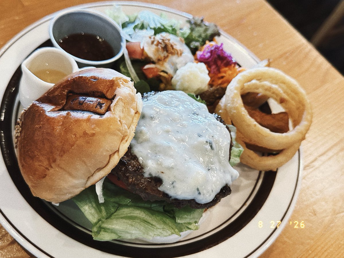 sis6__e's tweet photo. ベローズバーガー🍔🥗🍟✨ https://t.co/qgHlTfWwfk