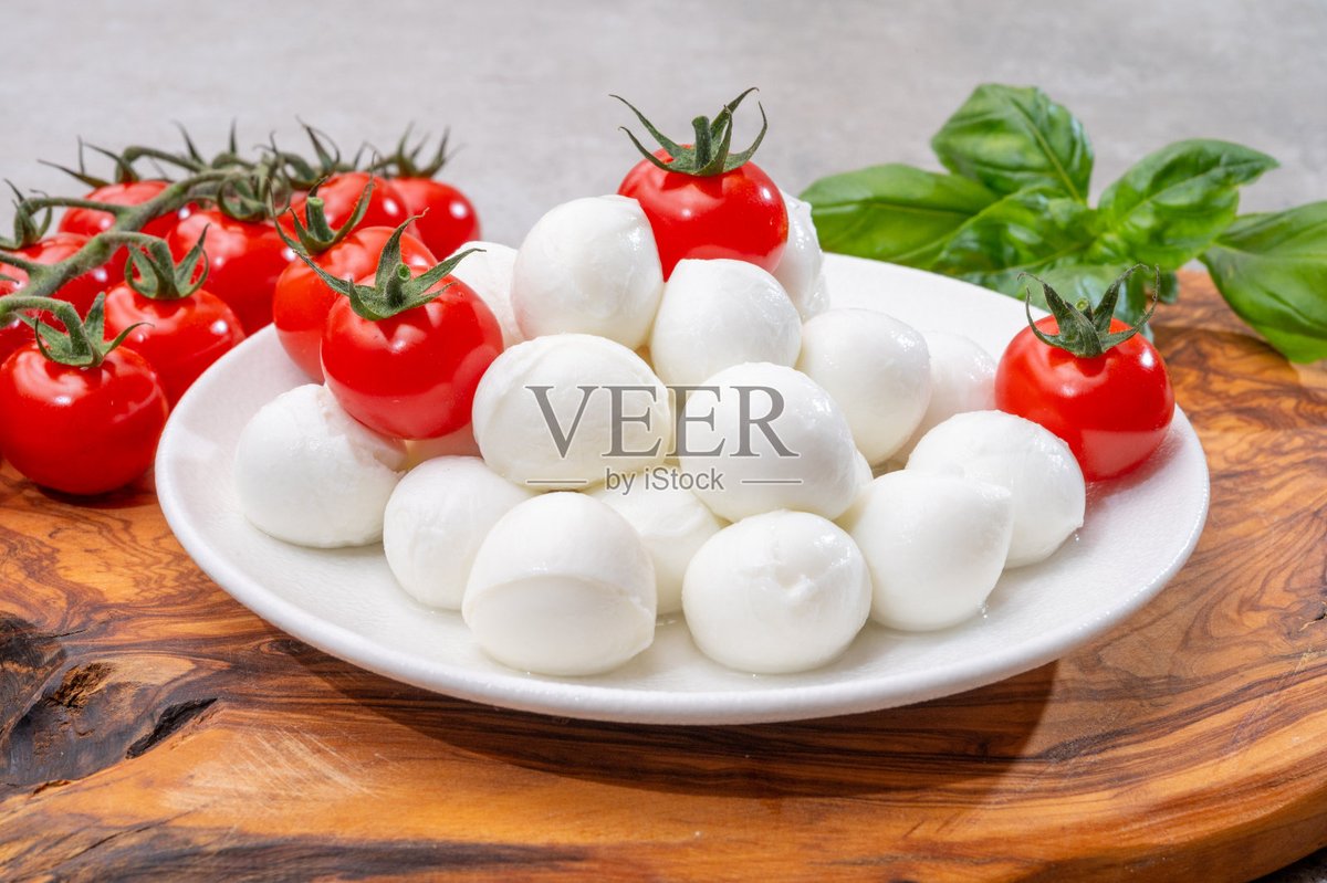 hawkl348036's tweet photo. Need fresh, affordable ingredients for your weekend feast Grab ripe cherry tomatoes, fragrant basil, and creamy mozzarella at the downtown farmers’ market today! https://t.co/2PSuSlN2uK