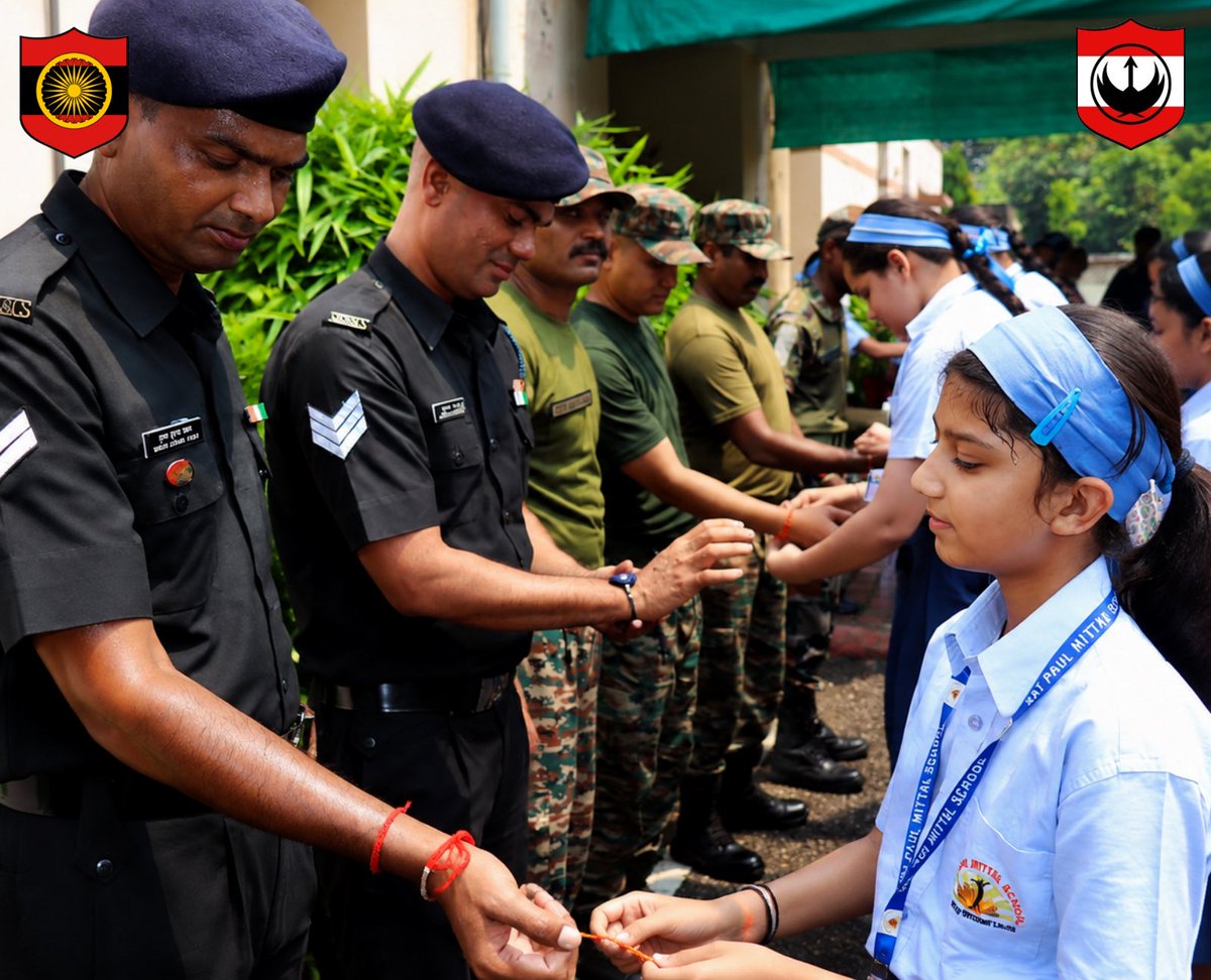 VajraCorps_IA's tweet photo. 🇮🇳 𝐀 𝐓𝐡𝐫𝐞𝐚𝐝 𝐨𝐟 𝐋𝐨𝐯𝐞. 𝐀𝐧 𝐔𝐧𝐛𝐫𝐞𝐚𝐤𝐚𝐛𝐥𝐞 𝐁𝐨𝐧𝐝.

Celebrating the 𝐬𝐩𝐢𝐫𝐢𝐭 𝐨𝐟 #𝐑𝐚𝐤𝐬𝐡𝐚𝐁𝐚𝐧𝐝𝐡𝐚𝐧, children and women tied Rakhis to #𝐕𝐚𝐣𝐫𝐚𝐂𝐨𝐫𝐩𝐬 𝐰𝐚𝐫𝐫𝐢𝐨𝐫𝐬—symbolising 𝐚𝐟𝐟𝐞𝐜𝐭𝐢𝐨𝐧, 𝐭𝐫𝐮𝐬𝐭 𝐚𝐧𝐝 𝐭𝐡𝐞 𝐞𝐧𝐝𝐮𝐫𝐢𝐧𝐠 𝐛𝐨𝐧𝐝 𝐨𝐟 𝐩𝐫𝐨𝐭𝐞𝐜𝐭𝐢𝐨𝐧.

राखी का बंधन। सुरक्षा का संकल्प।
ਰੱਖੜੀ ਦਾ ਬੰਧਨ। ਸੁਰੱਖਿਆ ਦਾ ਸੰਕਲਪ।

#IndianArmy #VajraCorps #DefendersOfPunjab #WesternCommand #Rakshabandhan #RakshaBandhan