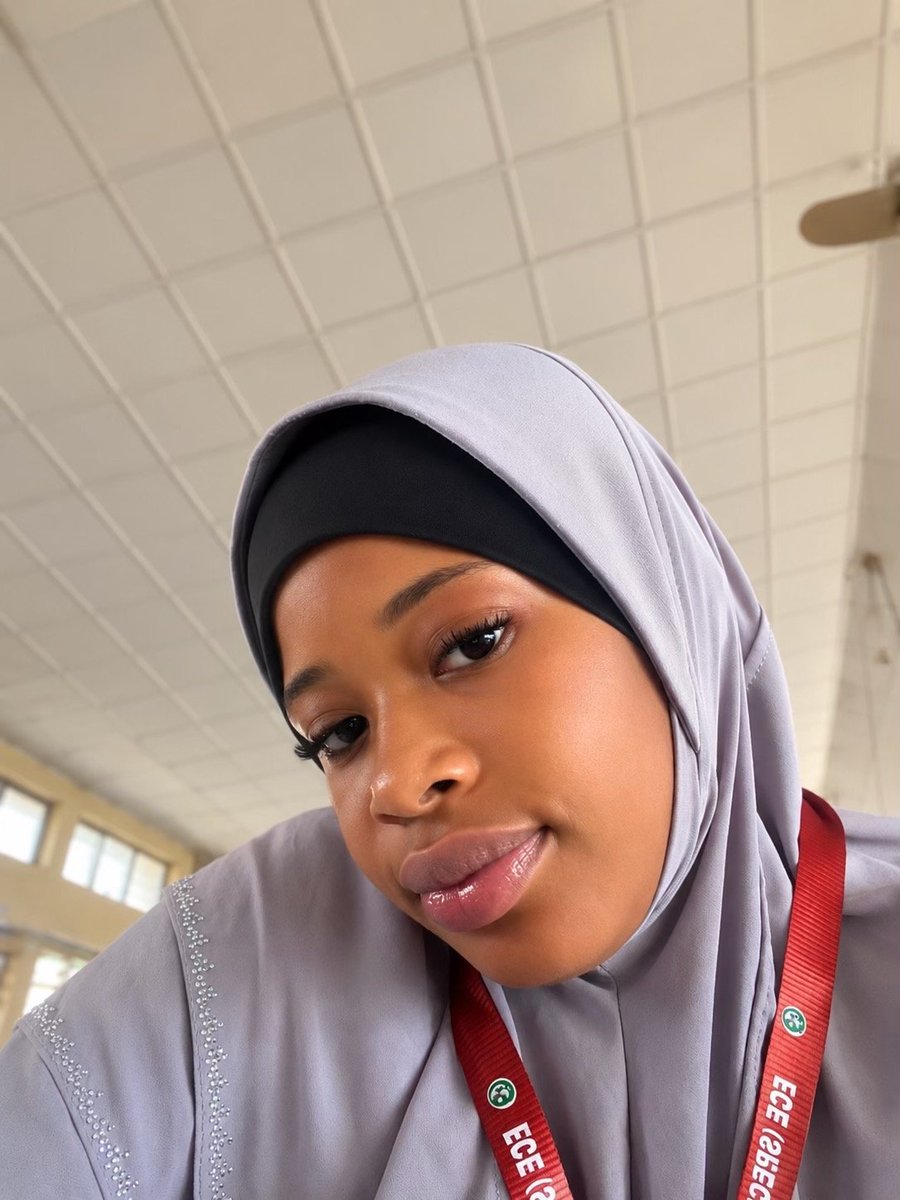 Eniolamide23's tweet photo. attend class 
don't have boyfriend 
eat good food 

you will glowwww ❤️🥀 https://t.co/G7Szgw34El