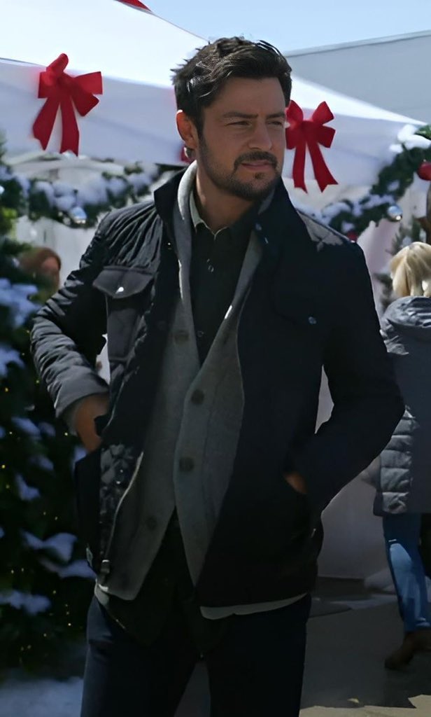 IrukeTradings's tweet photo. The older I get, the more I realize that the things that stay with us aren’t always the loudest moments.
#TylerHynes #TylerHynesFans #Hallmark #HallmarkMovies #GratefulHeart #LifeMoments #FanLove https://t.co/8WJWOXZgEf