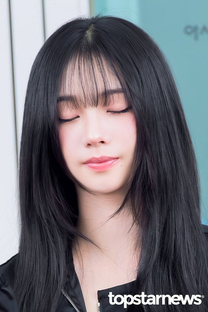 _bluustar's tweet photo. 😴😴

KARINA PRADA SINGAPORE OPENING
#KarinaxPrada https://t.co/enjFS6Iu12