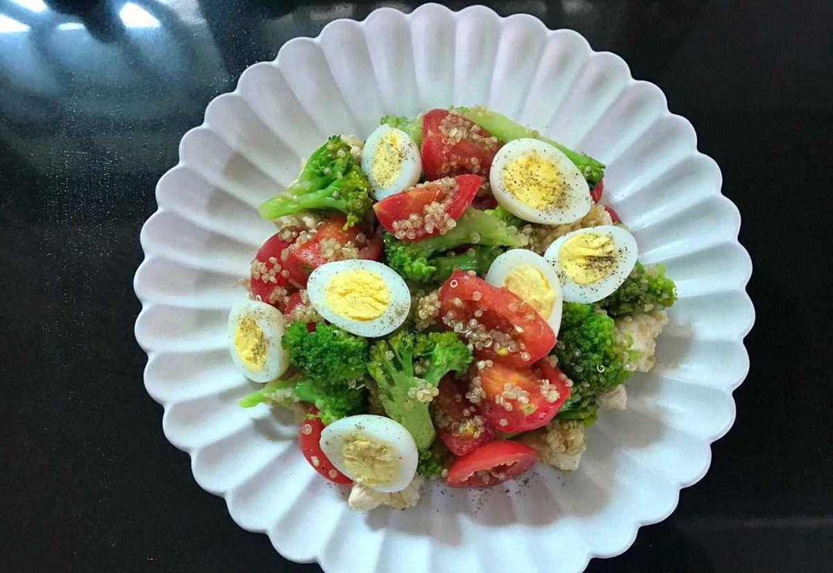 tillf753046's tweet photo. Fuel your day with this 5-min high-protein low-fat meal! Grilled chicken slices + roasted broccoli + quinoa – tasty, satisfying, and perfect for fat loss goals. Save this for your next meal prep! https://t.co/SJLWKwVPBr