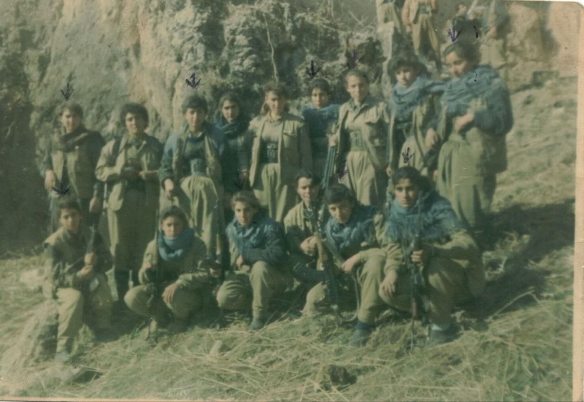 medSniperr's tweet photo. Nasnav : Bınevş
Nav û paşnav : Taybet DEMİRTAŞ
Cihê jidayikbûnê : 1972 Şirnex-Girkê Emo
Navê dayik-bav : Halime - Ahmet
Cih û dîroka şehadetê : 00.00.1995 Behdinan-Zap
Dîrok û cihê tevlîbûnê : 1989 https://t.co/eiGZqr2HHf