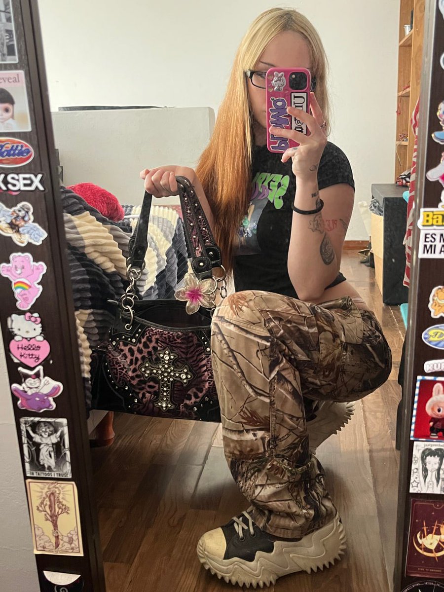 rubybrighton_'s tweet photo. which uh crystal does one need to carry around if one wants to manifest getting railed https://t.co/1lOtLHvriE